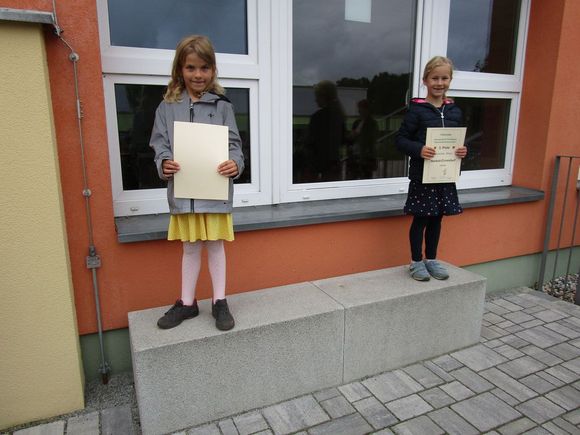 Die stolzen Sieger der Klasswen 1 bis 4! Herzlichen Glückwunsch!