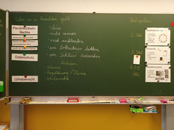 Wir haben das Projekt „Rasende Reporter“ gemacht. Bei diesem Projekt geht man in andere Klassen, und fragt was für Projekte sie machen. Wir sprechen auch über Rechte. Man macht auch Fotos von den Projekten. Das machen wir für die Schul-Homepage.  Von Oleg 4b