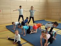 Akrobatik und Pyramidenbau Akrobatik und Pyramidenbau