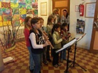 Eröffnung Das Flötenorchester spielt zur Eröffnung