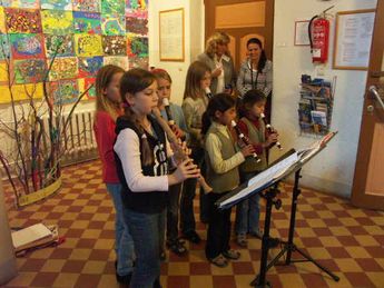 Eröffnung Das Flötenorchester spielt zur Eröffnung