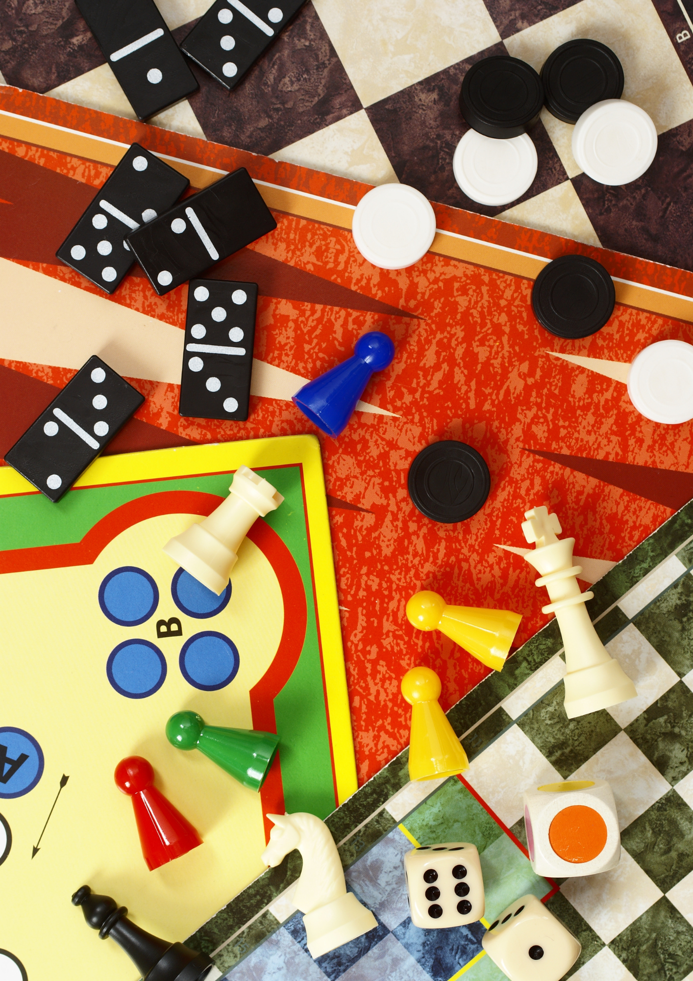 Brettspiele, W&uuml;rfel und Spielfiguren