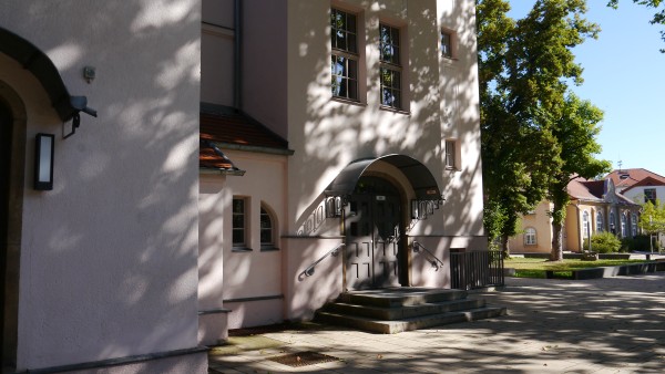 Seiteneingang Altbau